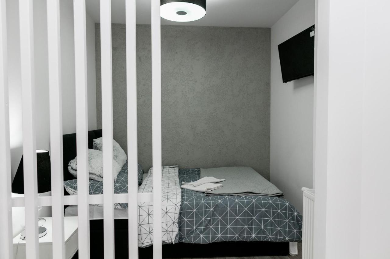 Apartament Z Lozem Malzenskim - Bezplatny Parking พอซนาน ภายนอก รูปภาพ